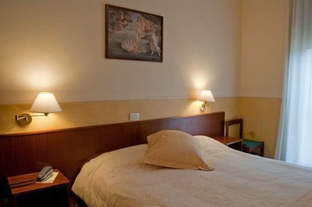 Columbus Urban Resort Флоренция Екстериор снимка A room at the hotel