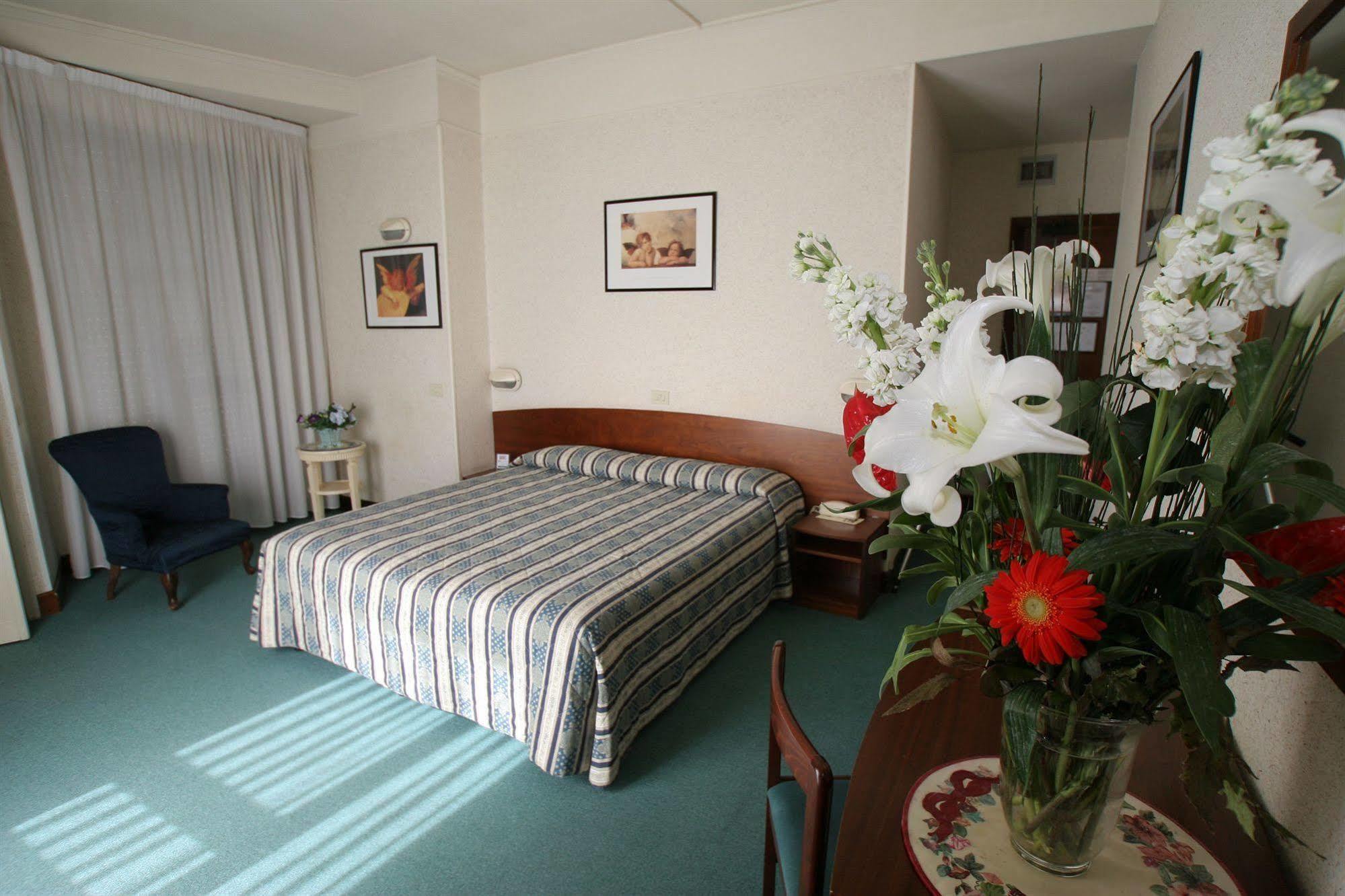Columbus Urban Resort Флоренция Екстериор снимка A room at the hotel
