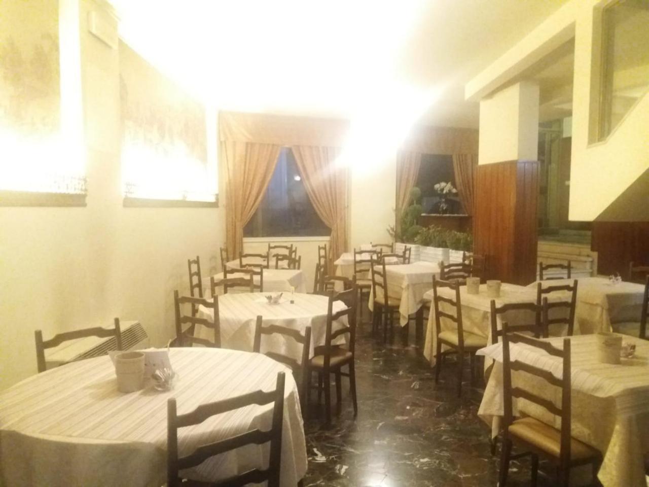 Columbus Urban Resort Флоренция Екстериор снимка Interior of the restaurant