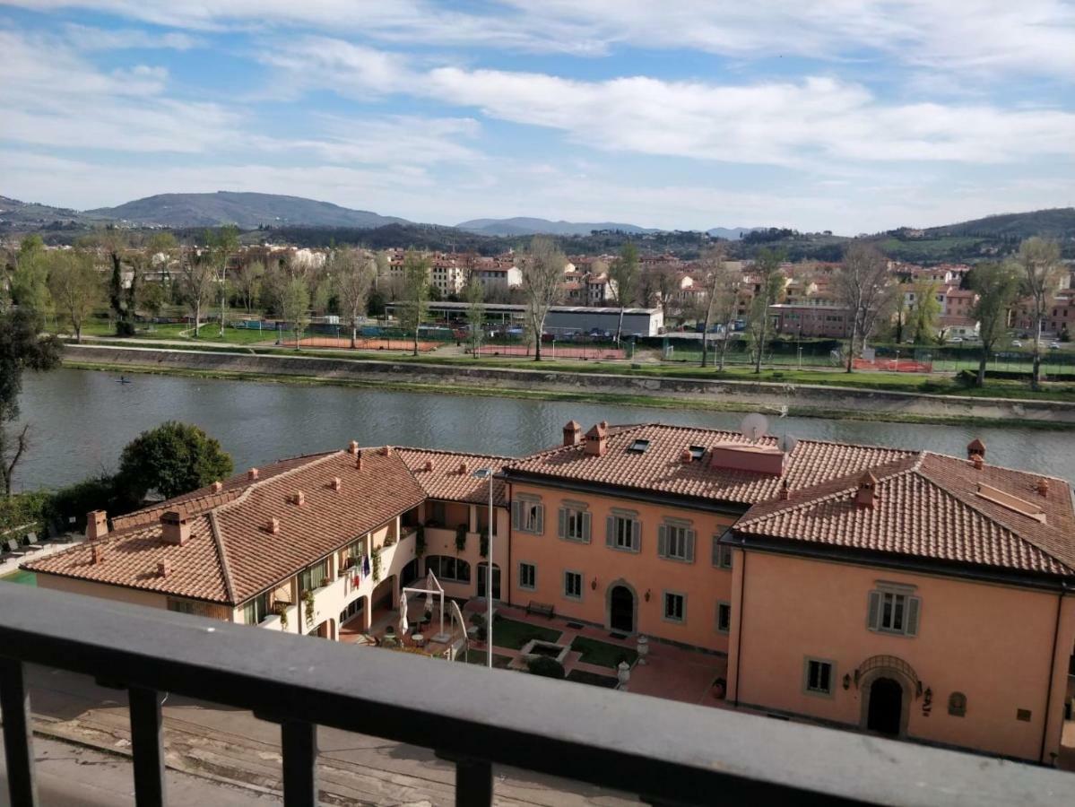 Columbus Urban Resort Флоренция Екстериор снимка View of the Arno from the museum